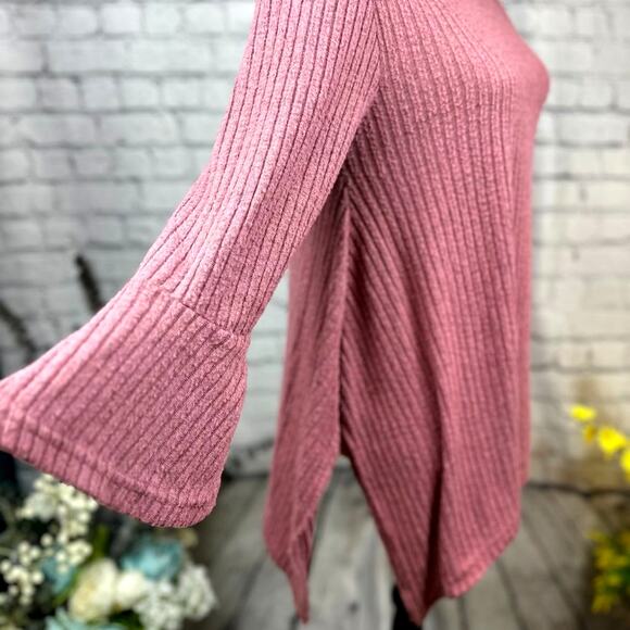 Love by Chesley Scoop Neck, Bell Sleeves Sweater - size M - Picture 6 of 11